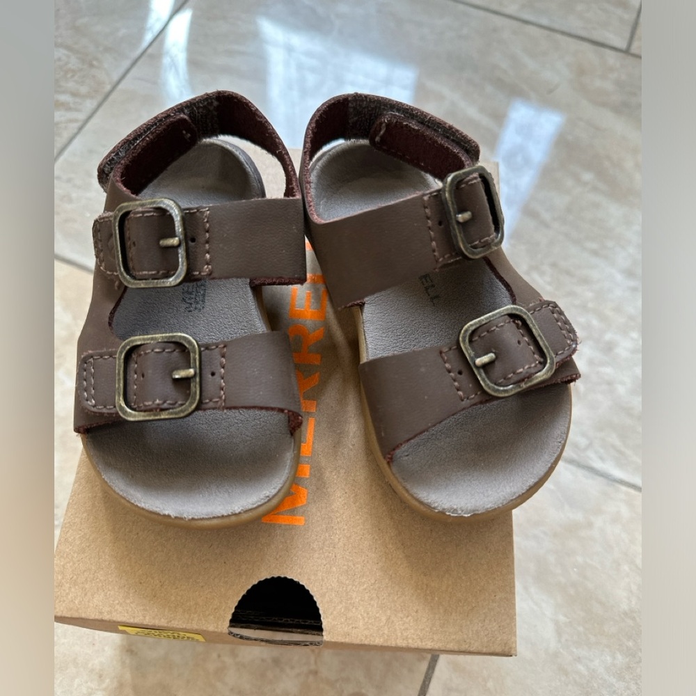 Merrell Little kid’s bare steps sandal (brown) sz 05 Wide